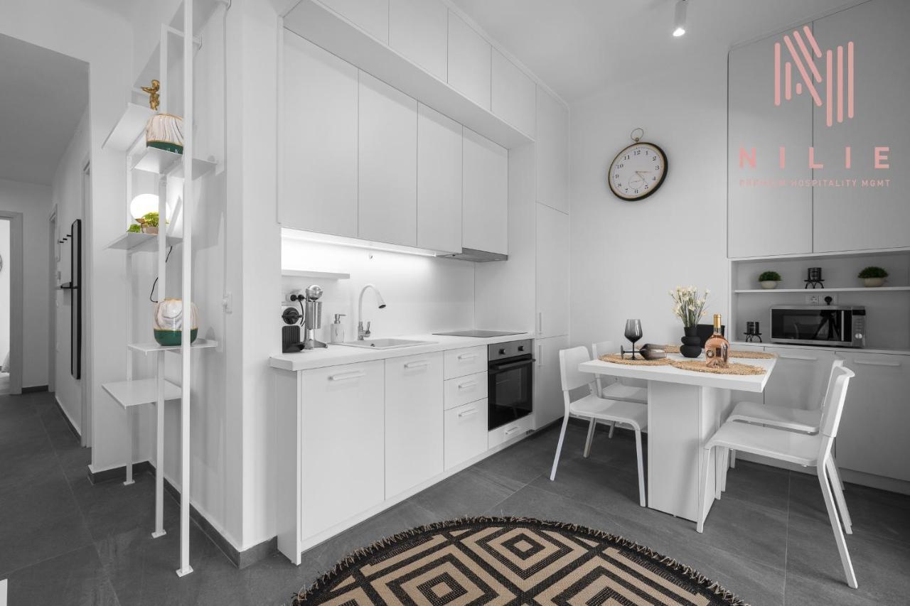 Lusso Bianco, Nilie Hospitality Mgmt Apartment