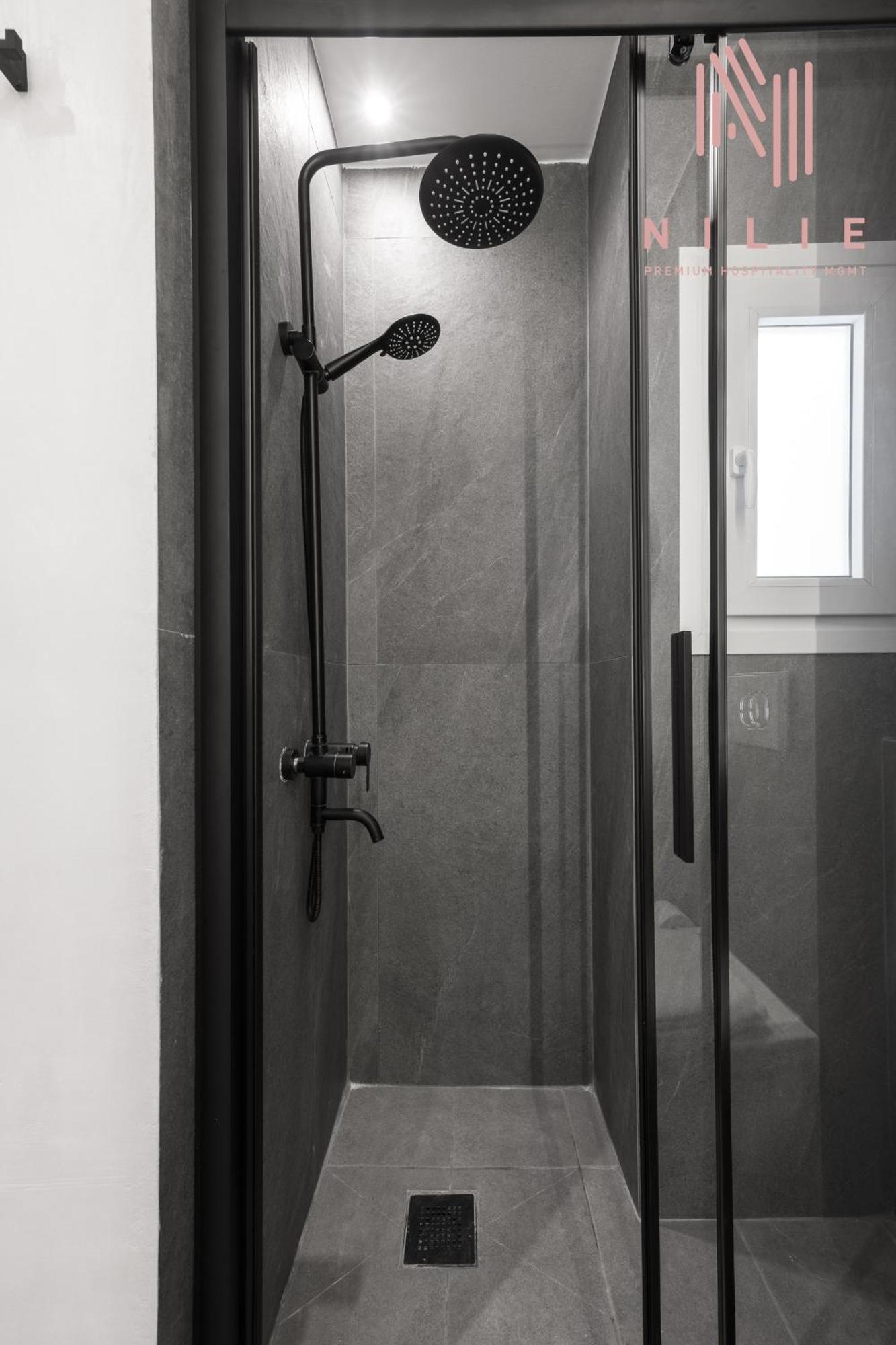 Lusso Bianco, Nilie Hospitality Mgmt Apartment