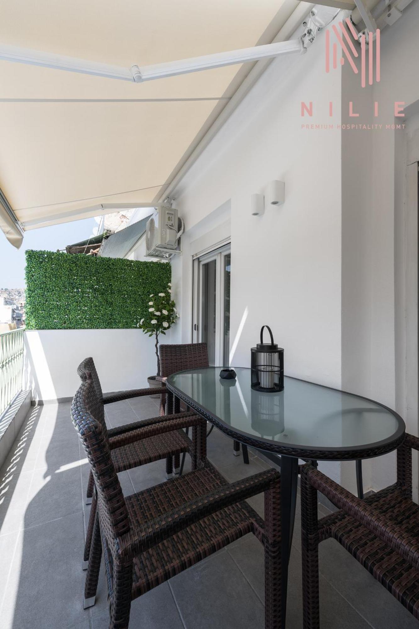 Lusso Bianco, Nilie Hospitality Mgmt Apartment
